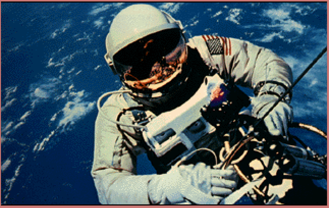 Astronaut utanför rymdfarkost