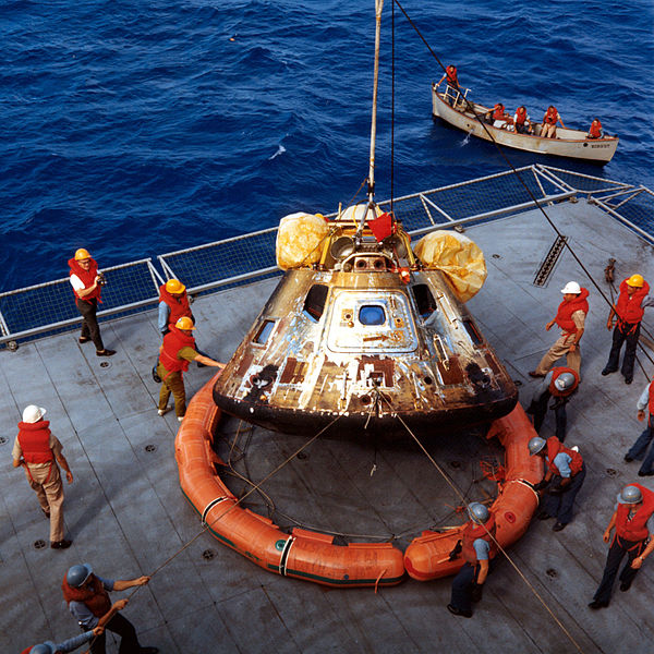 600px-Apollo-11-Capsule