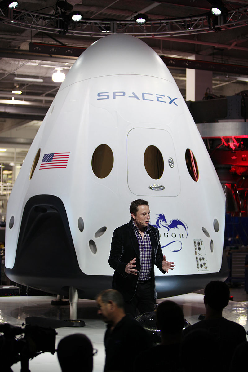 Dragon_V2_unveiling,_Elon_Musk_(KSC-2014-2727)